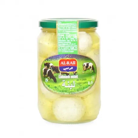 لبنة بالنعناع الراعي 725/425 غرام - Yahalla  ياهلا  ALRAII Dieses Produkt enthält Milch oder Milchderivate und kann bei Personen mit Milch- oder Laktoseallergie allergische Reaktionen hervorrufen. Bei bestehenden Allergien vorsichtig verwenden. Kühl und trocken lagern.